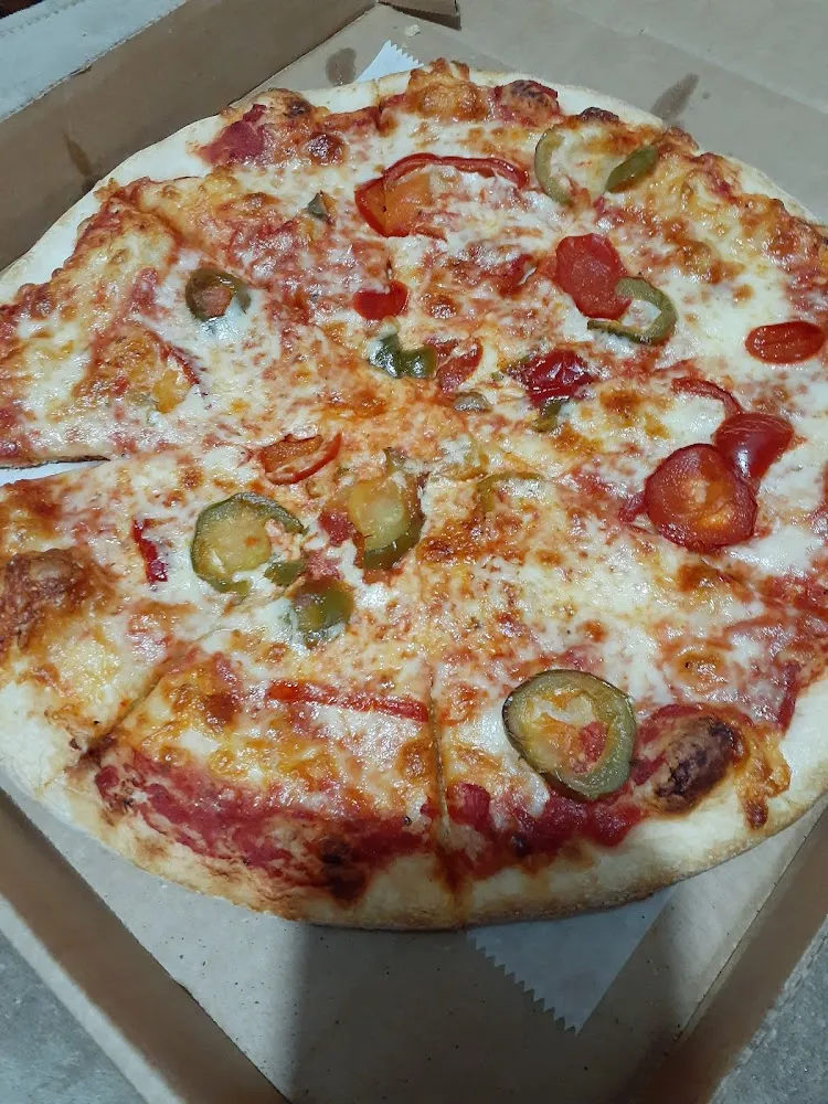 Pizza w Hot Cherry Peppers
